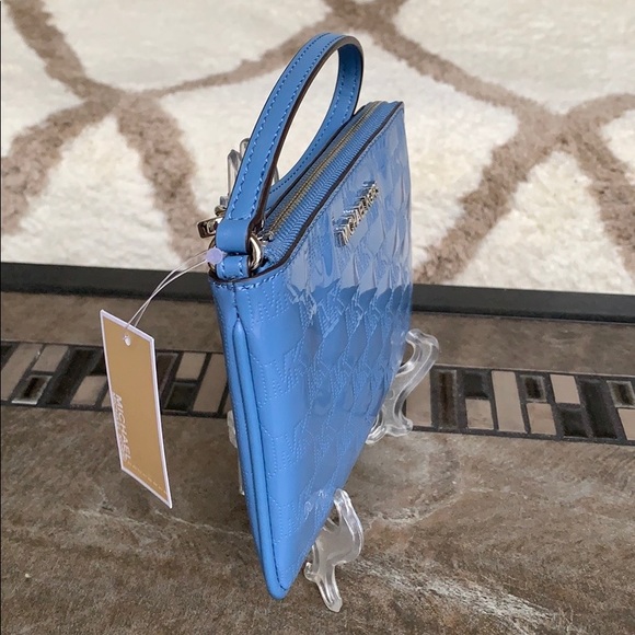 MICHAEL KORS JET SET ITEM LG GUSSET WRISTLET - Picture 16 of 16